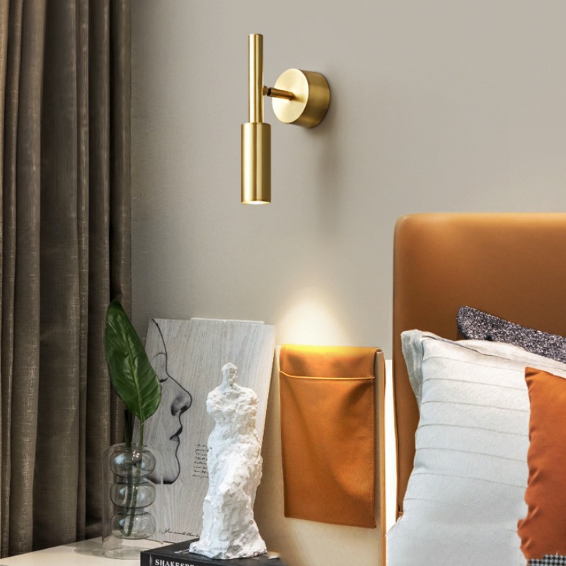 Wall mounted bedside reading light fixture